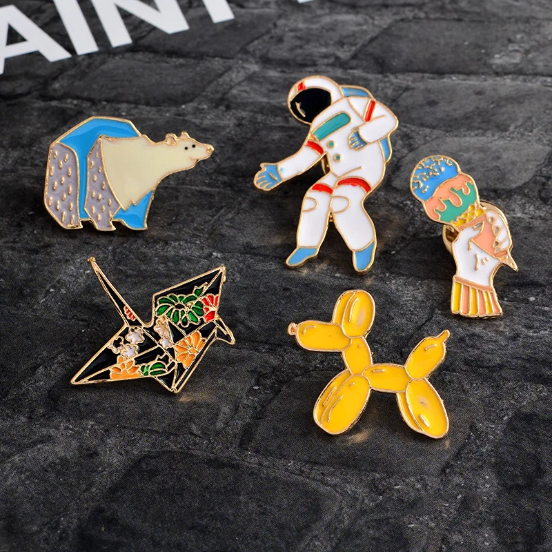 

Cartoon Enamel Brooch paper crane astronaut polar bear ice cream pin button creative Animal Brooch men and women's jewelry gifts
