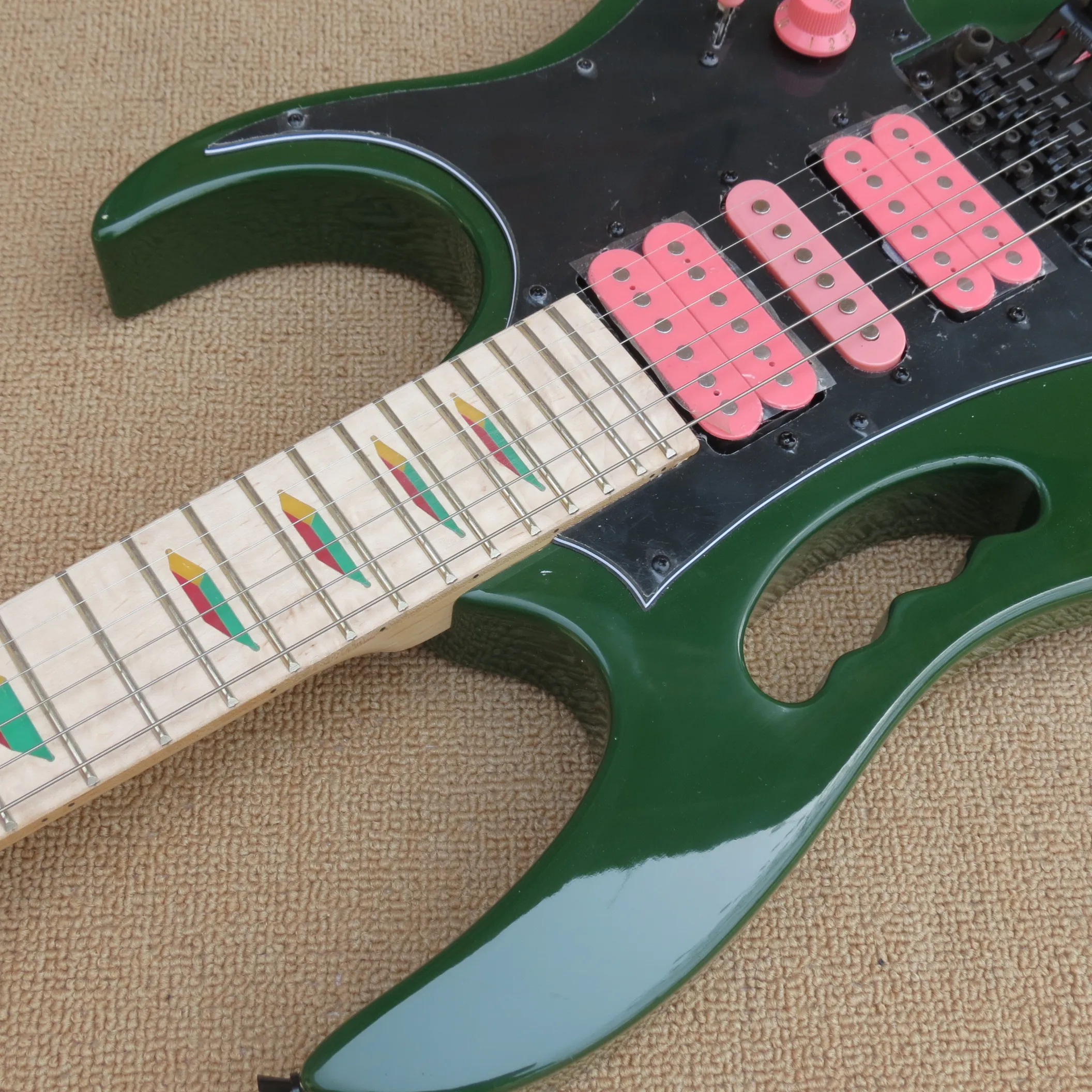 

Custom JEM Army green guitar Monkey grip and Lion's Claw tremolo cavity Black hardware ,customized!IB-13