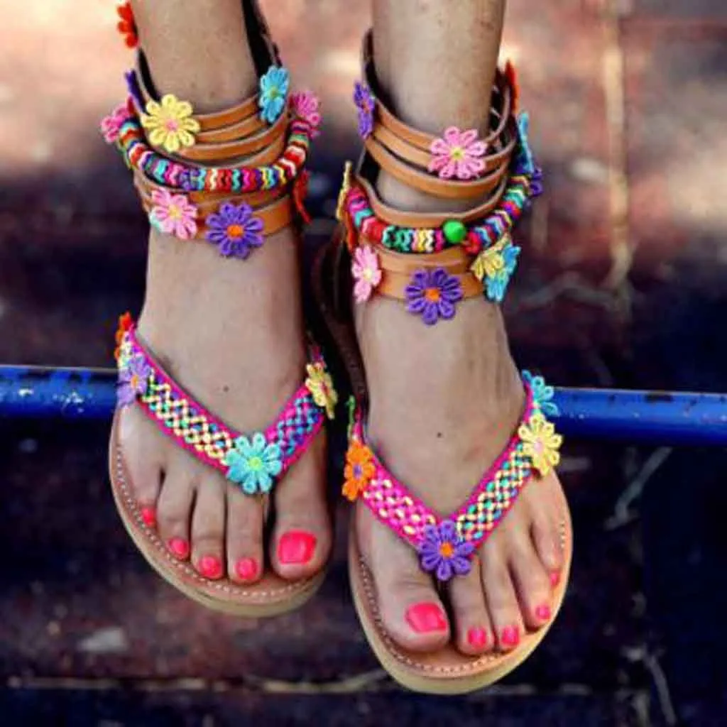 Сандалии Для женщин летние римские цветами ручной работы сандалии на молнии круглый носок плоские Ретро удобные пляжные дамские сандалии Большие размеры 35–43 T9