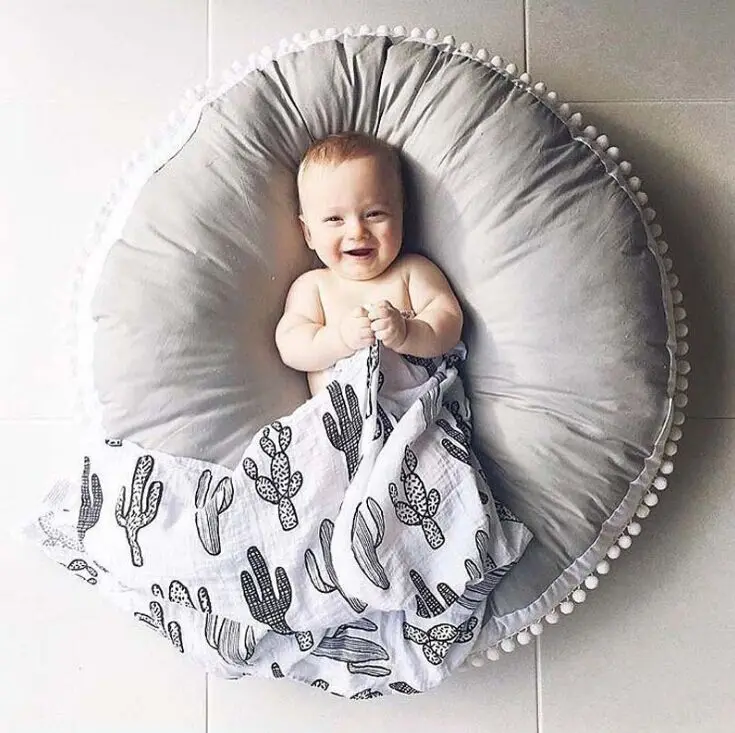 Монохромная Крестовая подушка для пола для младенец и малыш/Детские шапочки/детский игровой коврик - Цвет: Серый