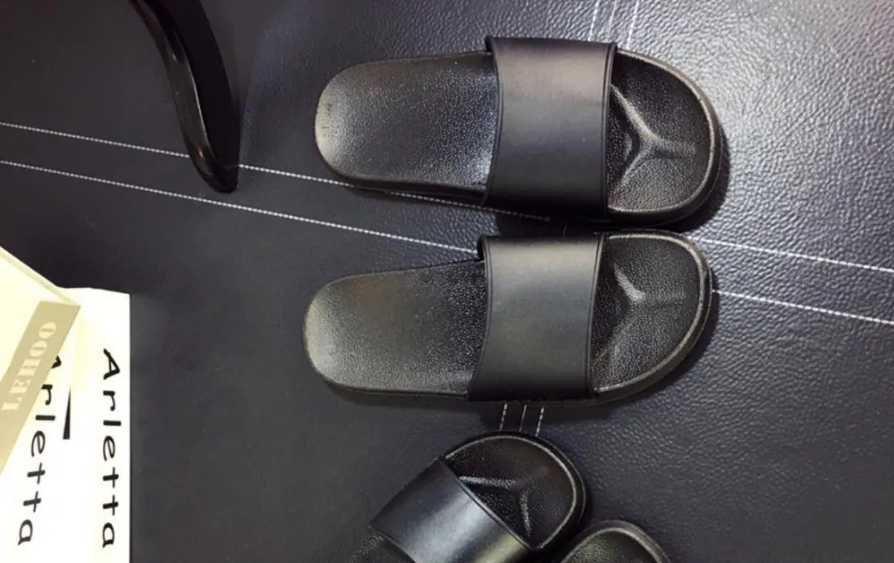 

Summer drag Summer Korean version of the couple home slippers indoor non-slip cool drag black and white cool slippers