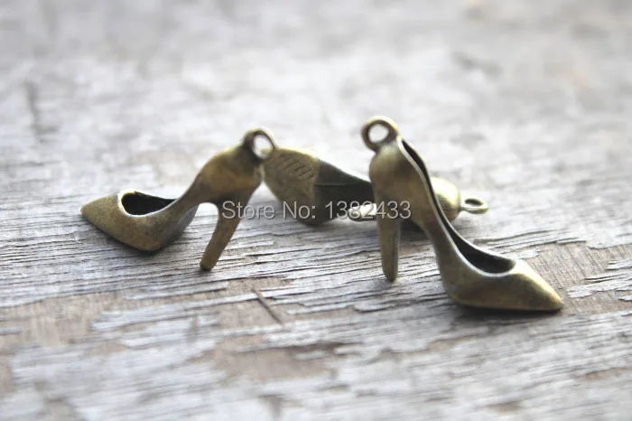 

10pcs--High Heel Shoe Charms, Antique bronze 3D Lovely Thick High Heeled Shoes Charm Pendant 28X13mm