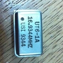 Прямой кристалл прямоугольник 16,9344 м 16,9344 МГц четыре фута