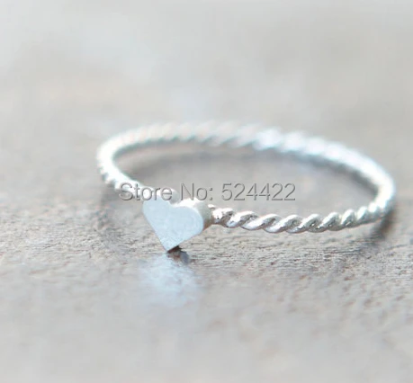 Min 1 pz Carino Cuore Piccolo Anello con Twist Ringband in Multicolor/argento/ro Min 1 pz Carino Cuore Piccolo Anello con Twist Ringband in Multicolor/argento/ro