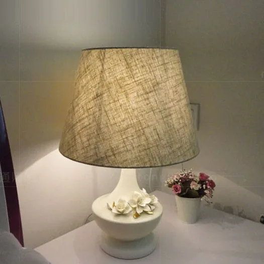 Настольная лампа из европейской керамики для гостиной, бежевый керамический изголовья для спален, настольные светильники, свадебные подарки, настольные светильники