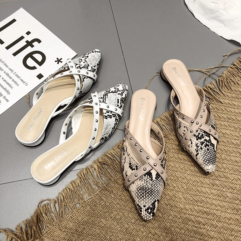 

Slippers women in the spring of 2019 designer shoes pointed snakeskin grain cross with rivets muller shoes fashion sandals