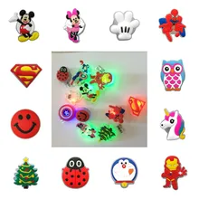 Nuevo 1 piezas LED zapato encantos vengador Mickey unicornios iluminado hebillas de zapato accesorios de moda pulseras zapatos Croc JIBZ niños regalo