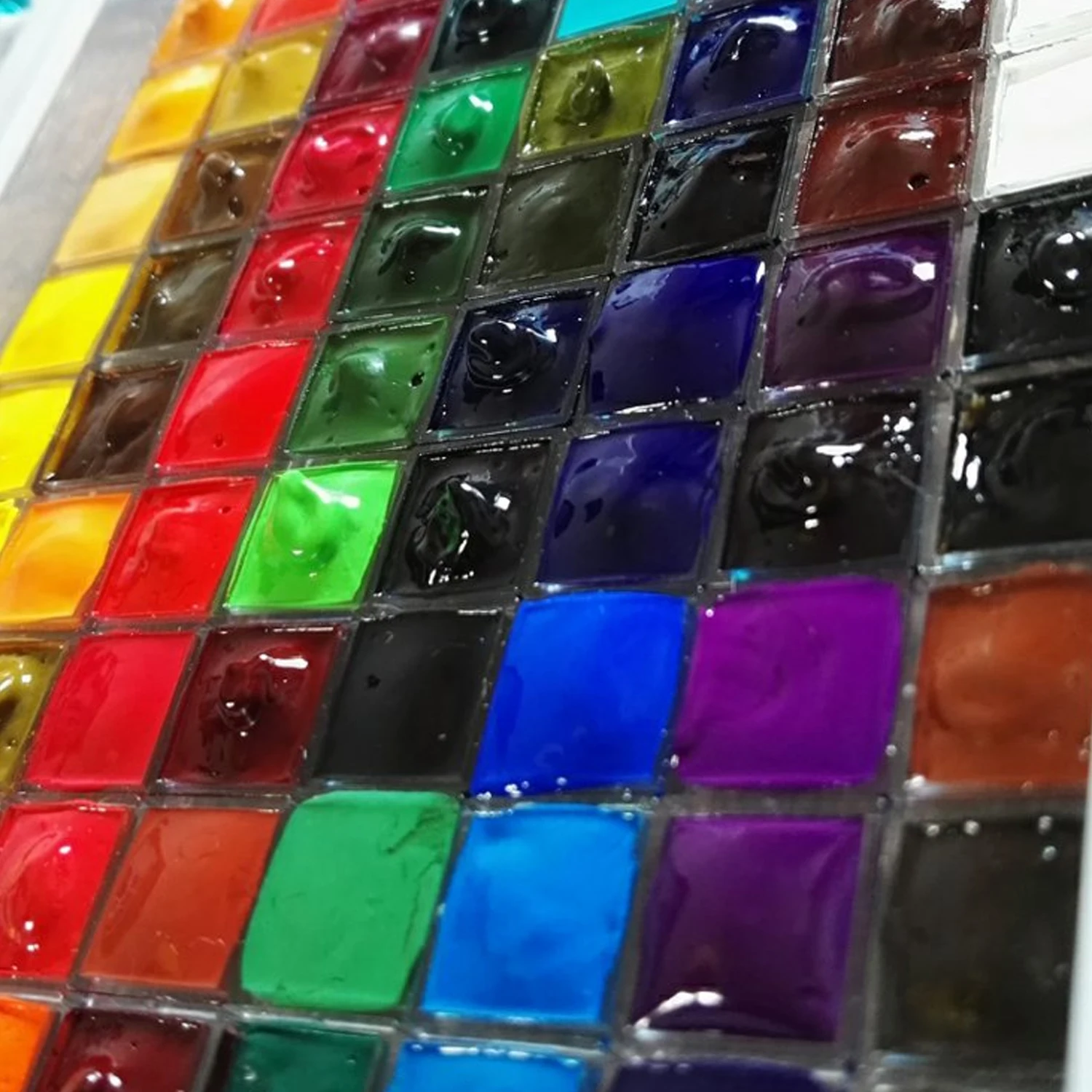 

50pcs 0.5ml Clear Plastic Empty Watercolor Paint Half Pans Painters Pigment Box Paint Case Gadgets DIY Painting Palette Supplies
