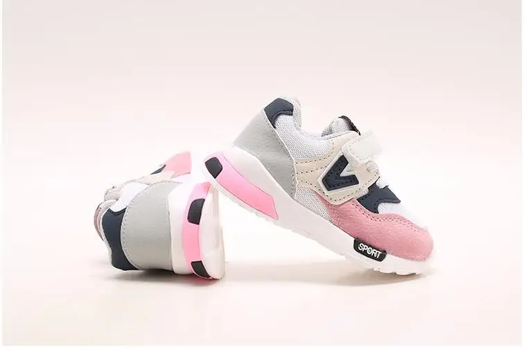 Новая детская обувь для маленьких мальчиков и девочек; Детские повседневные кроссовки с сеткой; дышащая мягкая спортивная обувь для бега; цвет розовый, серый