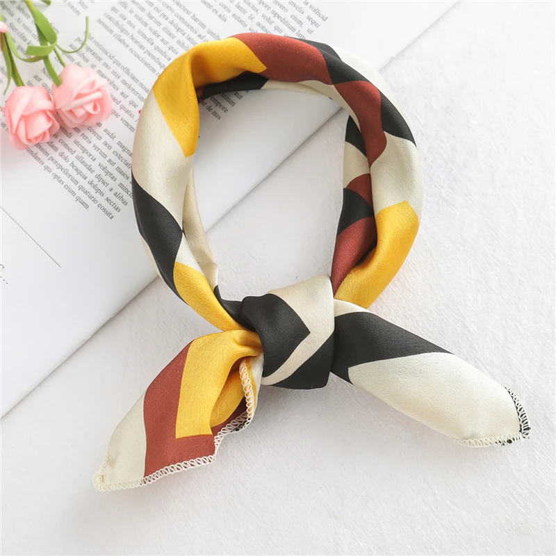 Маленький размер женский шарф с модным принтом шелковые шарфы квадратный шейный офисный атласный носовой платок бандана платок - Цвет: 32