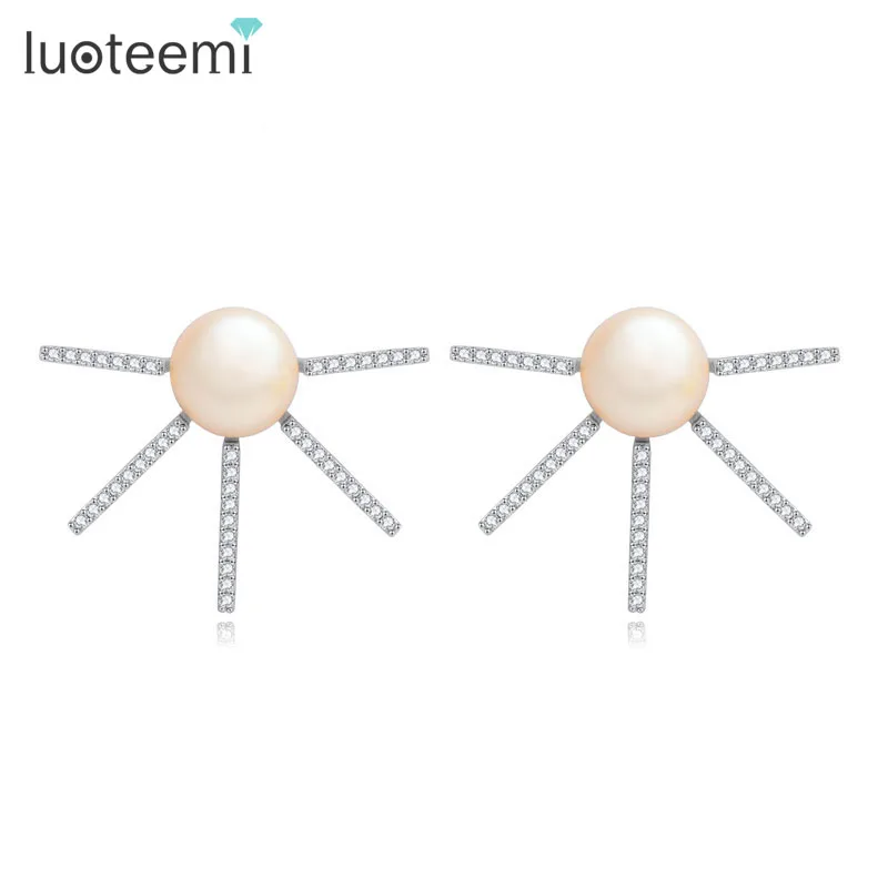 

LUOTEEMI New Fashion Simple Design Flower Natural Pearl stud Earrings for Women Girls Gift 3 Colors Choose Gold-Color Jewelry
