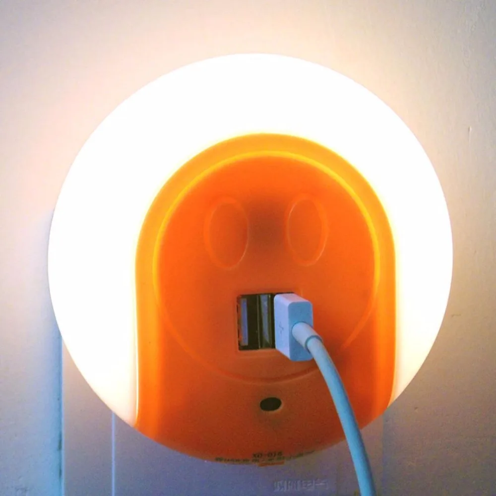 Novelty LED Night Light With 2 USB Charge Port US Plug Creative Smart Design 7 LED Light Sensor Lamp Bedroom Lighting Luminaria