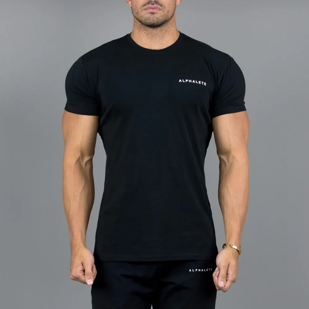 Alphalete 2018 جديد كمال الاجسام العلامة التجارية الرجال تي شيرت صالات رياضية عارضة قصيرة الأكمام س الرقبة اللياقة البدنية رسالة طباعة القطن تي شي...