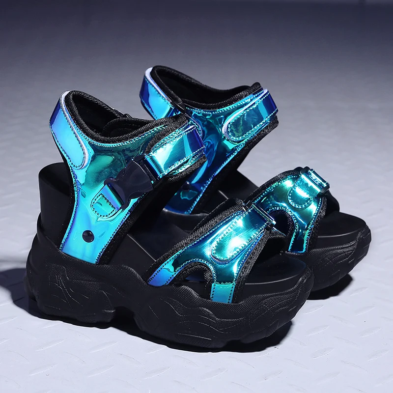 الصيف أزياء المرأة الصنادل 11.5 سنتيمتر الكعوب إسفين أحذية منصة بلينغ جلدية صندل كعب عالٍ للنساء المصارع رياضية الصيف أزياء المرأة الصنادل 11.5 سنتيمتر الكعوب إسفين أحذية منصة بلينغ جلدية صندل كعب عالٍ للنساء المصارع رياضية