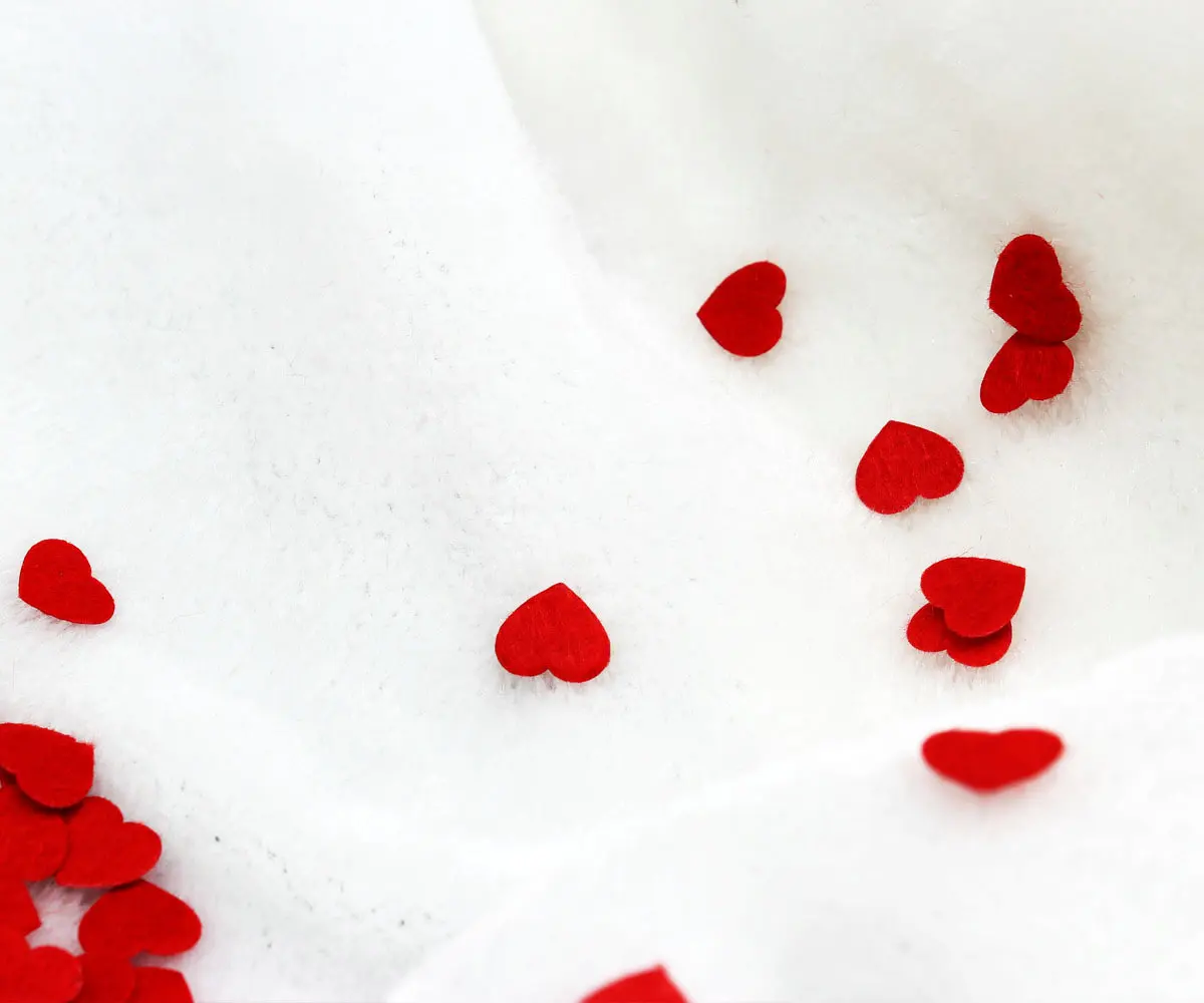 

1000pcs Mini felt hearts die cut shape pre cut felt shape red heart funfetti size 12mm