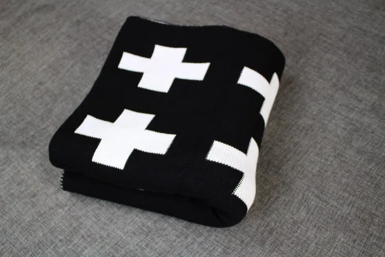 Baby-Blanket-Black-White-Cute-Rabbit-Swan-Cross-Knitted-Plaid-For-Bed-Sofa-Cobertores-Mantas-BedSpread (5).jpg