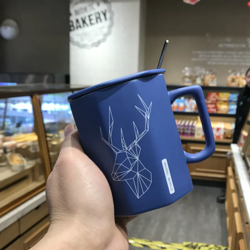 Deer Линии животных Стиль Керамика кружки с крышкой и ложкой Краткая Творческий Moring кружка молоко чай кофе уникальный Фарфоровая Кружка 400 мл SH247 - Цвет: Deer