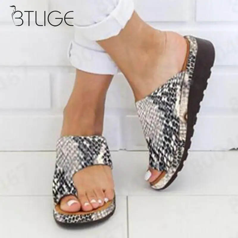 الصيف الأحذية الصنادل النساء مريح منصة قدم الصحيح سميكة الشارع بو الجلود يؤرخ التسوق شقة الوحيد صندل نسائي 2019