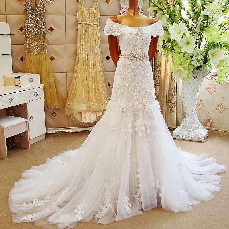 2015 Top Extravagant Lace Wedding Dresses With Crystals Belt