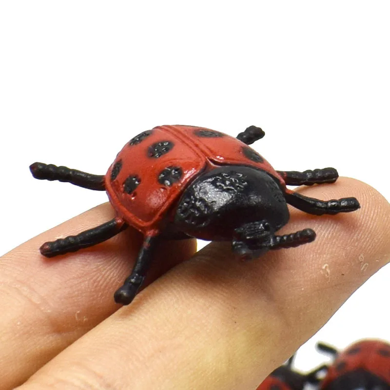 

New Pattern Plastic PVC Simulation Small Insect Beetle Ladybug Model Frightening Persecute Others Toys Gift