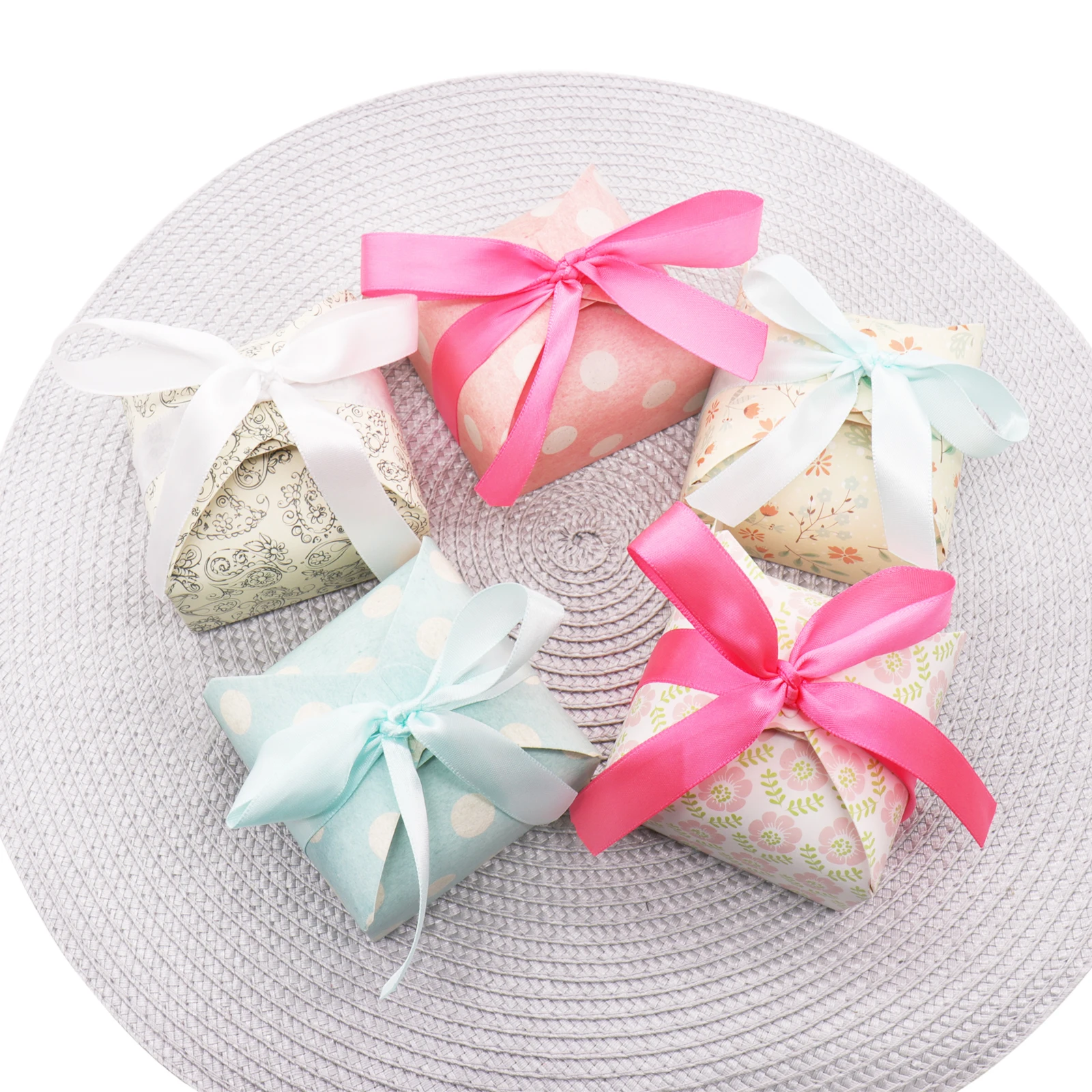 

10pcs 7.5x7.5x6cm Wedding decoration chocolate box gift box birthday party candy box home party Biscuits snack paper box