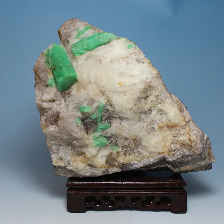 

Ultra-fine mineral crystals emerald green natural rough stones mark LuoShi collectibles ore samples without optimization