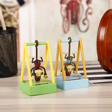 Автомобильные кукольные украшения ABS Материал креативный солнечный автомобиль приборной панели мультфильм синий и зеленый 2 качели обезьяна подарок украшения Аксессуары