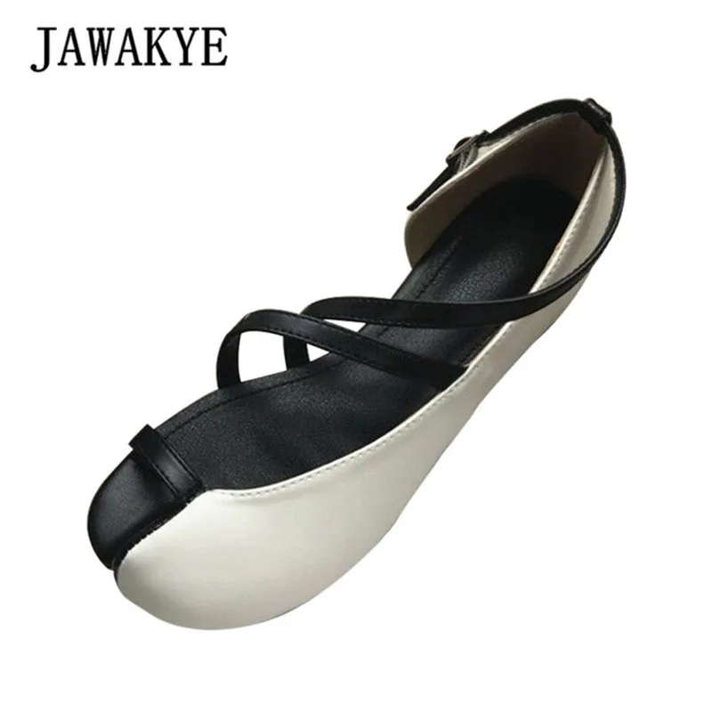 

Split toe cut outs flat heel sandals women 2019 new noverlty casual shoes one buckled strap pig's trotters horseshoes