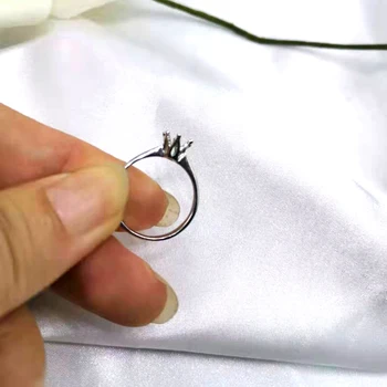 

18K Gold Six-Jaw Ring Tray For Women Diamond Ring without the diamond only the tray