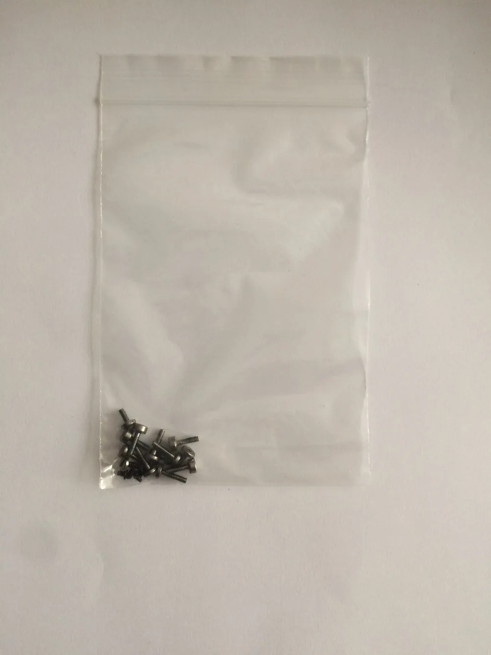 imágenes para Tornillos de la caja del teléfono original utilizado para blackview bv6000 4.7 mt6755 octa core 1280x720 envío libre + número de seguimiento imágenes para Tornillos de la caja del teléfono original utilizado para blackview bv6000 4.7 mt6755 octa core 1280x720 envío libre + número de seguimiento