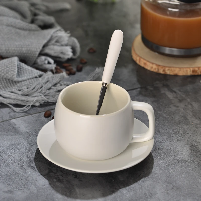 Скандинавские Простые керамические кофейные чашки английский послеобеденный чайный набор творческий литературный офис чашка для воды с ложкой