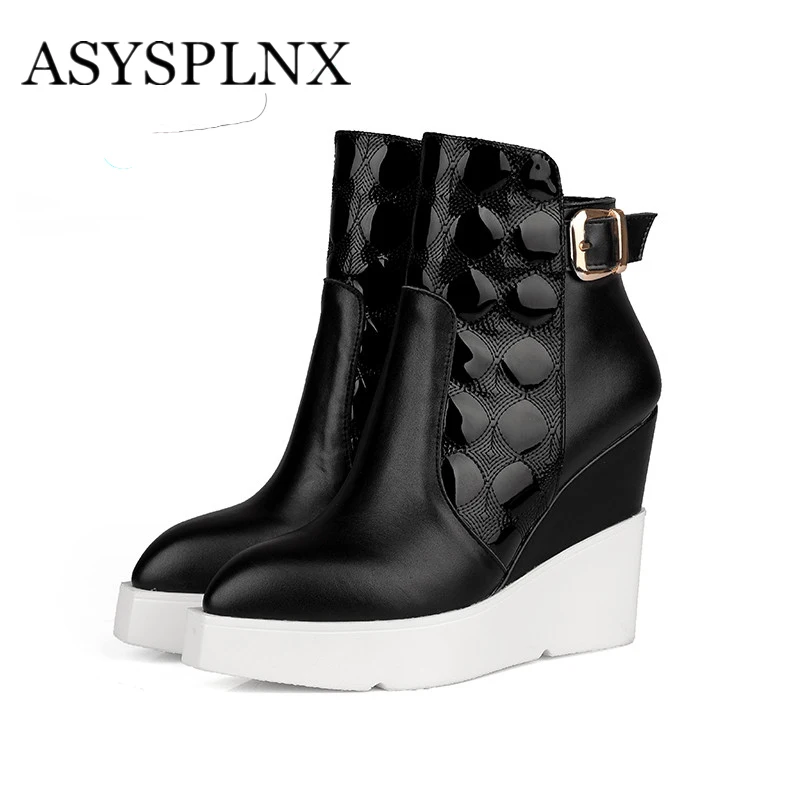 ФОТО ASYSPLNX Embossed Genuine leather Black round toe wedge heels women fashion Ankle boots winter Western platform buckle shoes