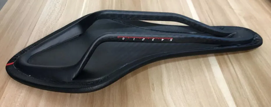 

Fizik ARIONE black line red line ultra-light carbon fiber mountain bike seat cushion cushion seat bag