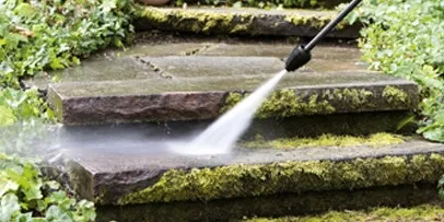cleaning_mossy_paving_slabs