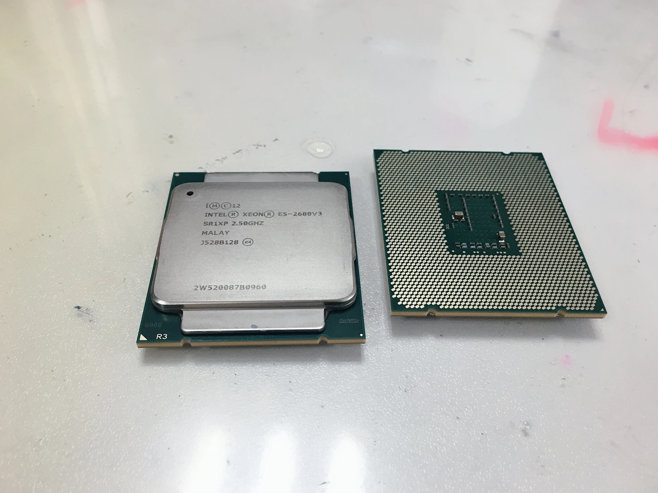 معالج إنتل زيون E5 2678 V3 CPU 2.5G تخدم LGA 2011-3 e5-2678 V3 2678V3 PC سطح المكتب المعالج وحدة المعالجة المركزية ل x99 اللوحة معالج إنتل زيون E5 2678 V3 CPU 2.5G تخدم LGA 2011-3 e5-2678 V3 2678V3 PC سطح المكتب المعالج وحدة المعالجة المركزية ل x99 اللوحة