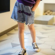 Джинсовые шорты с буквенным принтом летняя детская одежда для девочек корейские повседневные хлопковые светло-голубые джинсовые шорты с карманами для девочек