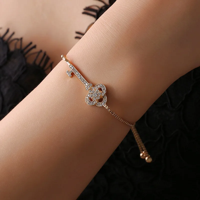 

High Quality Romantic Top Crystal Bracelets Alloy Locket Key & Heart Charm Bracelets Bangles For Women best gift Vintage Jewelry