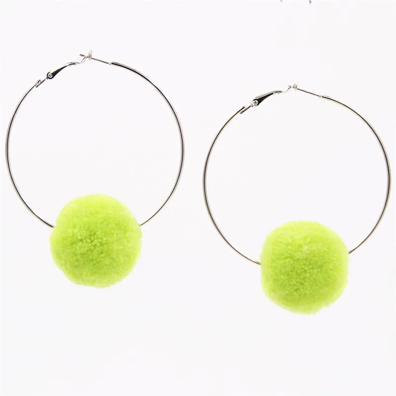 1 пара Pompom серьги-кольца с шариком этнические помпоны Эффектные серьги для женщин трендовый дизайн - Окраска металла: little green