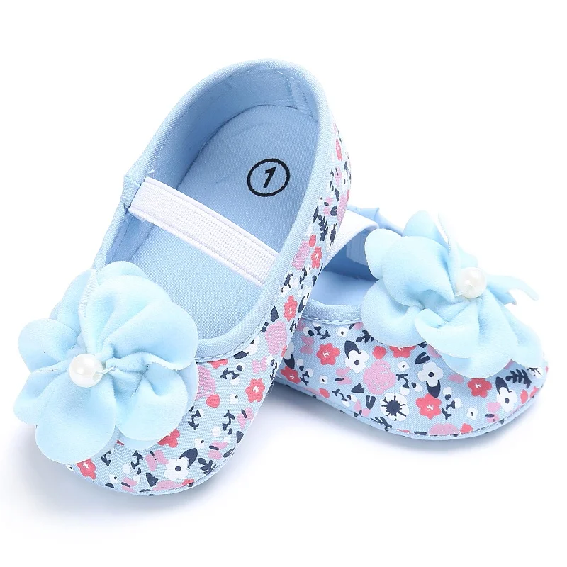 Весна для маленьких девочек мода принцесса Стиль Цветочный Нескользящие кроватки в полоску дети повседневное мелкой обувь