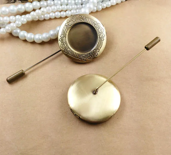 Buy Brooch Lapel Pin with Stopper Circle Photo Locket