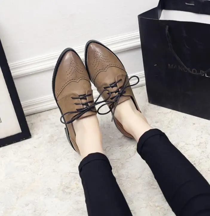 Женская однотонная кожаная обувь; повседневная обувь на плоской подошве; женские туфли-оксфорды; Школьные Туфли-Дерби с острым носком; женские теннисные лоферы на низком каблуке - Цвет: Carving Brown