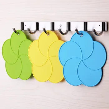 

4pcs Heat Resistant Food Mat Silicone Pot Holders Hot Pads Silicone Heat Resistant Coasters Anti-skid Home Table Mat Kitchen