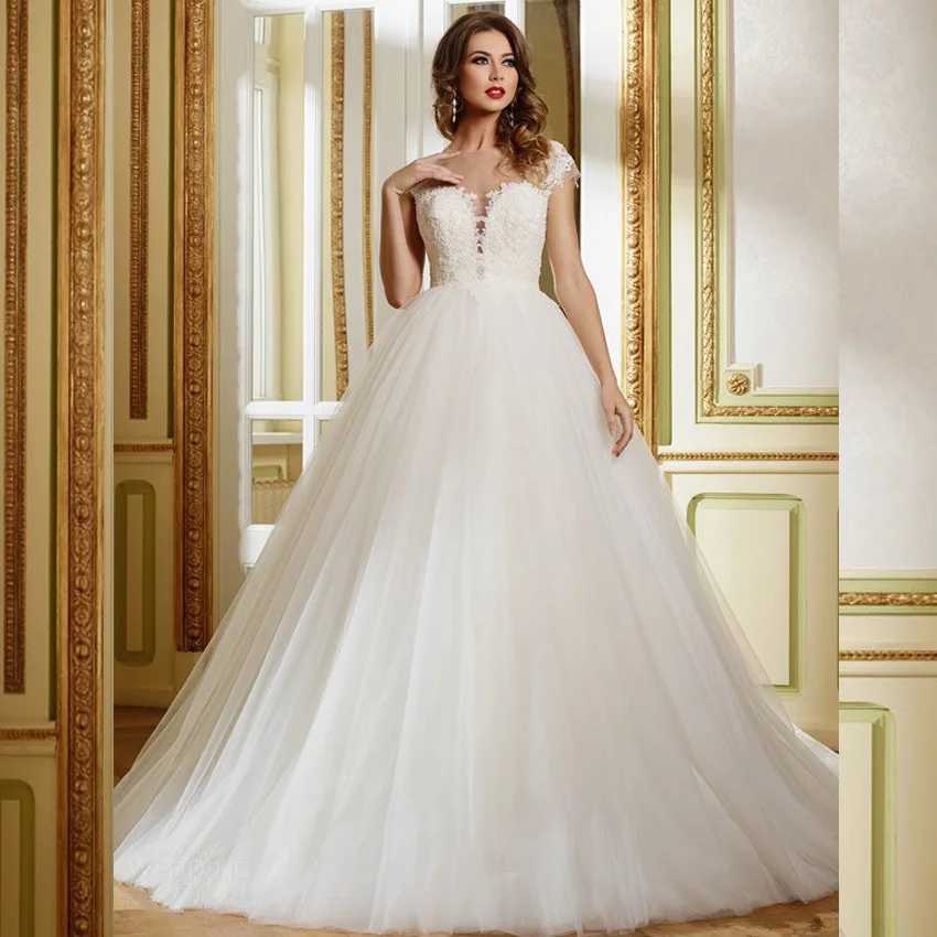 Elegant O-Neck Sheer Fabrid Short Sleeve Ball Gown Tulle Dresses Zipper Back Design Wedding Dresses Appliques
