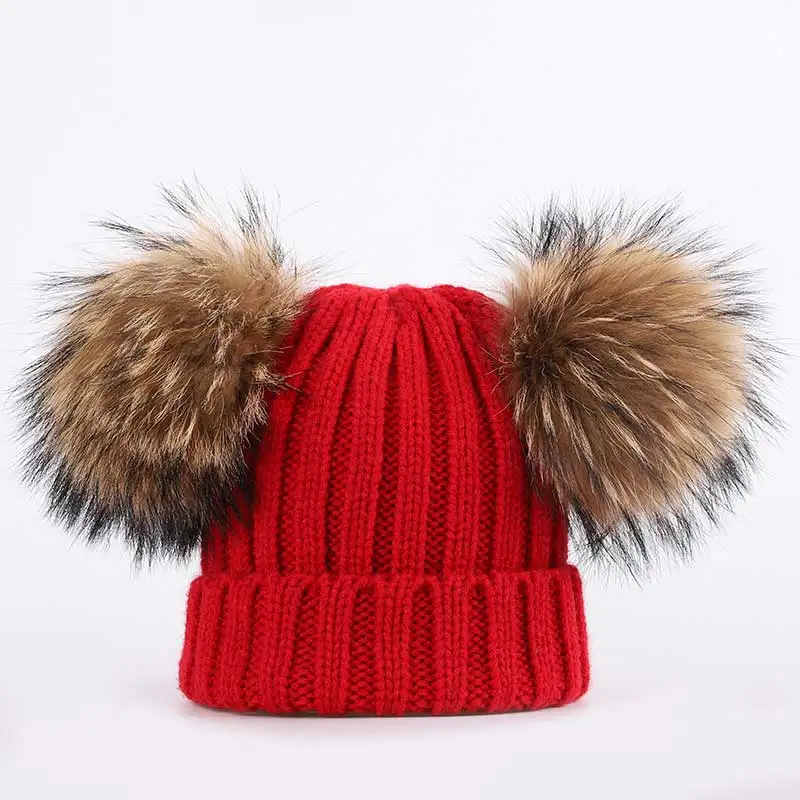 Зимняя детская вязаная шапка из меха енота, теплая шапка с двойным помпоном для мальчиков и девочек, однотонная детская шапка из хлопка - Цвет: Red