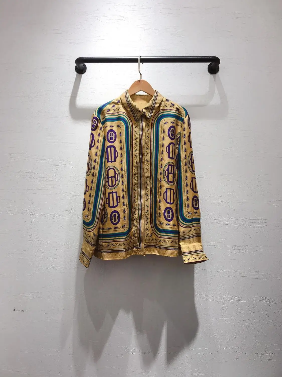 

2019 new ladies fashion sexy long-sleeved lapel printed silk top 0608