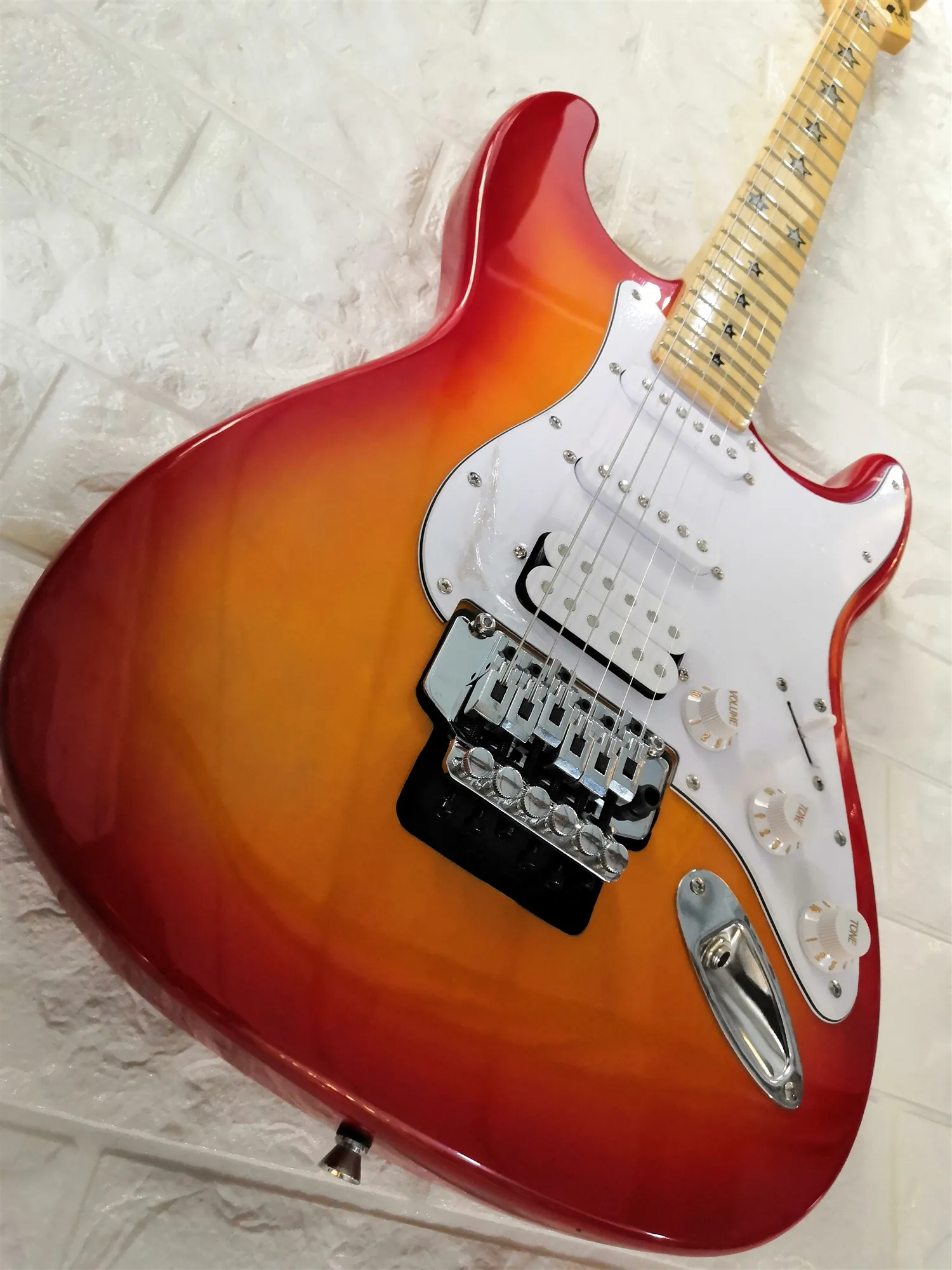 

Factory custom HS color str Guitar HSS Pickups Chrome Hardwares White Pickguard,Maple fretboard,customized!S-24