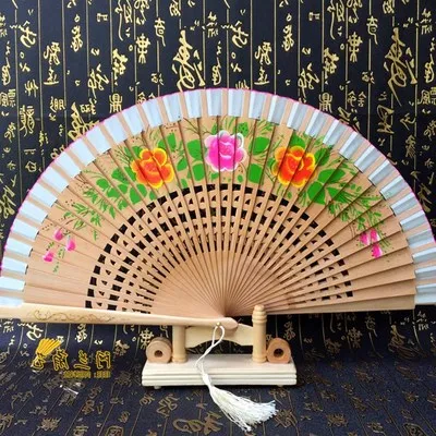 Новые продукты Cheongsam красный Craft Ladies'Folding Fan окрашенный деревянный полый двухсторонний вентилятор страстный испанский танец - Цвет: 23