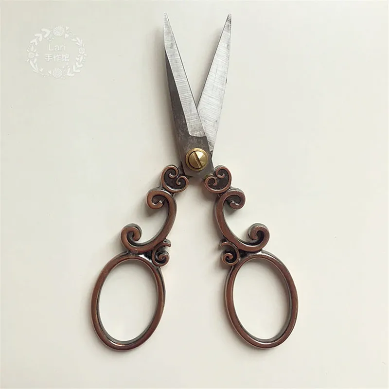 

Fashion Retro Style European Stainless Steel Tailor Scissors Antique Carved Cutter Cutting Embroidery Cross Stitch Sewing Tool
