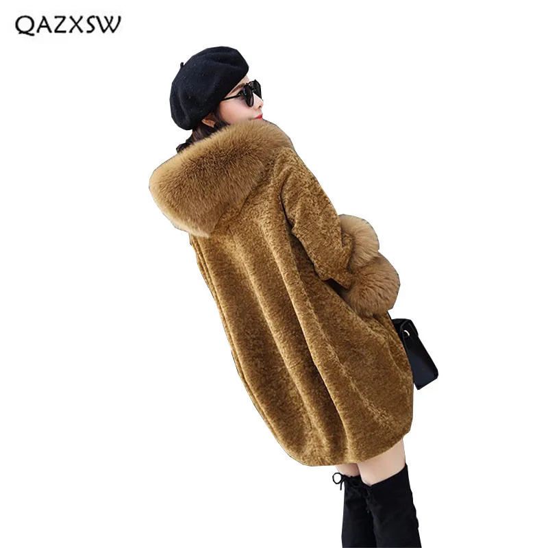 QAZXSW натуральным мехом пальто Для женщин Новая куртка 2018 одежда длинная с