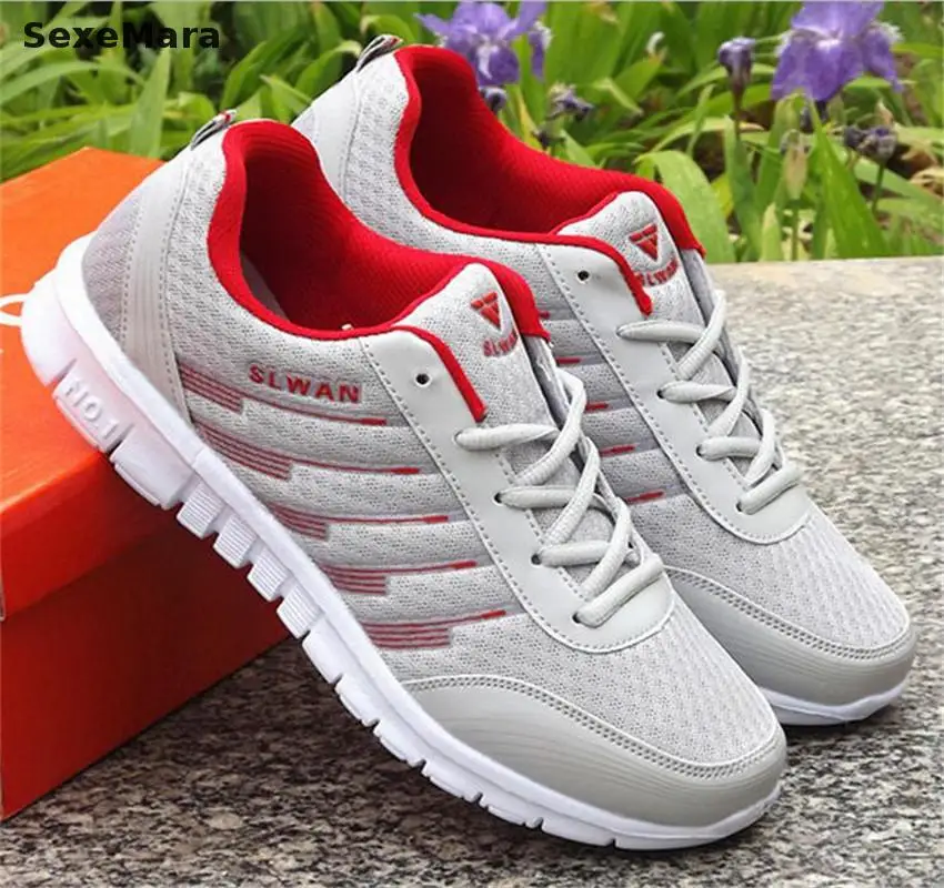 Тренер в тренажерном зале. Фитнес тренер. Фитнес инструктор мужчина. Персональные тренировки в тренажерном зале. Trainers тренер.